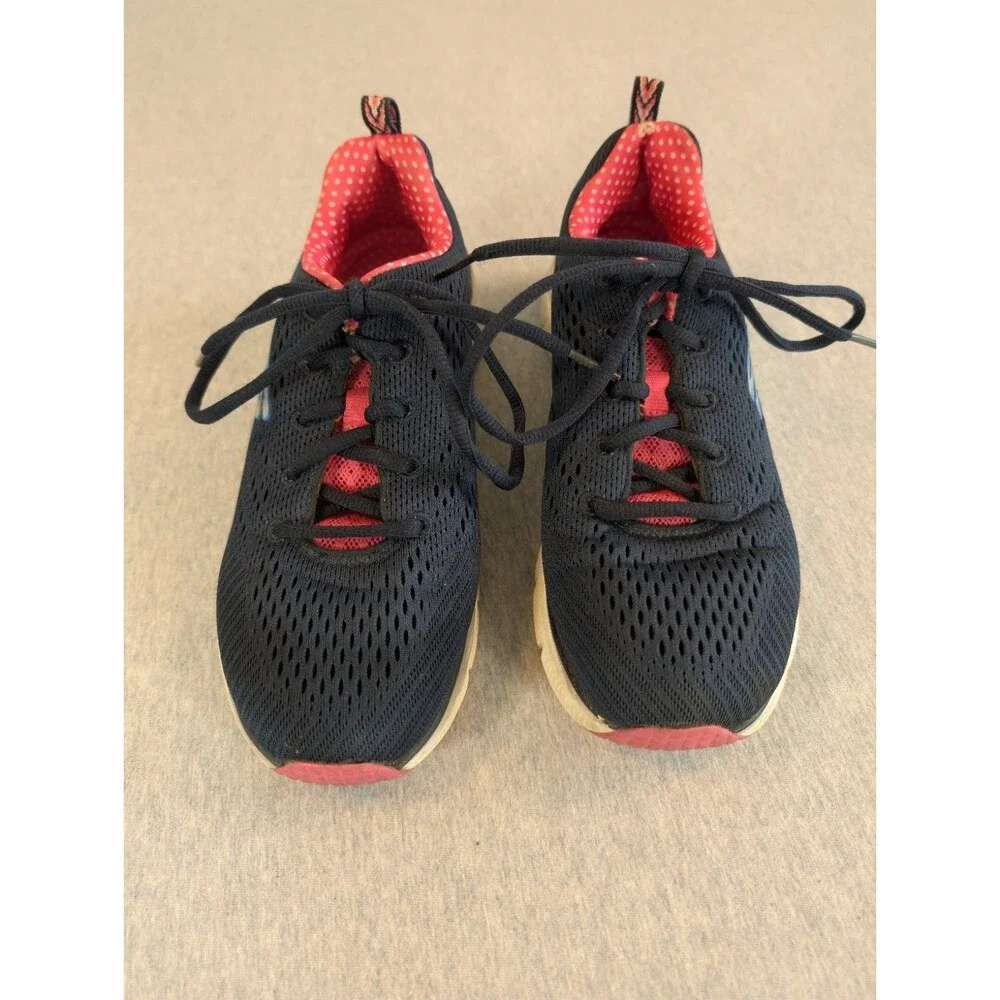 Skechers material up style